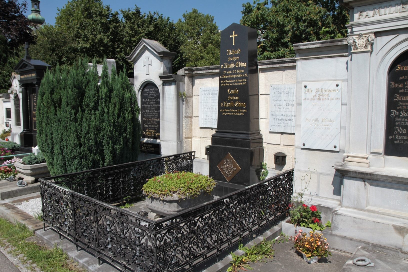 Richard%20von%20Krafft-Ebing%27s%20tomb%2C%20%20Leonhardfriedhof%2C%20Graz%20-%2001.JPG